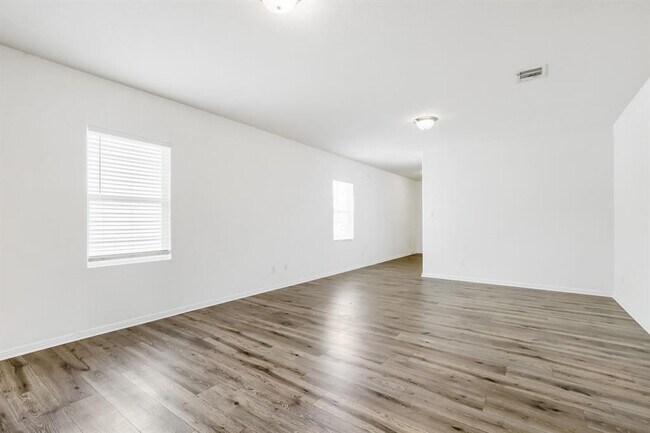 Building Photo - 329 Flower Smith Ln
