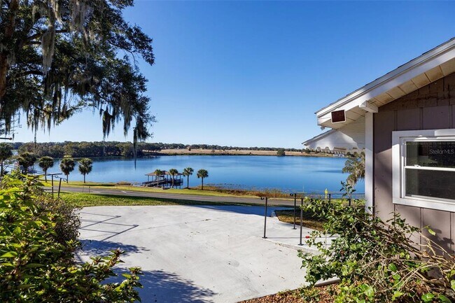 Building Photo - 2119 E Crooked Lake Dr