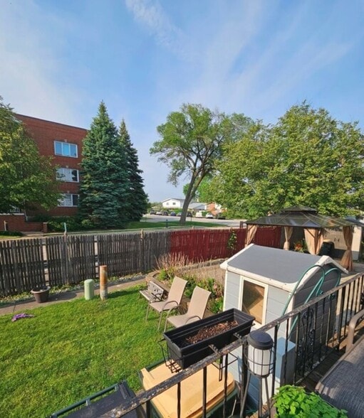 Building Photo - 7108 W Niles Ave