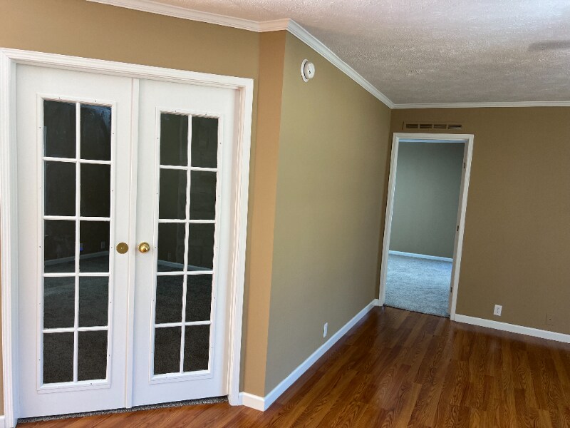 Building Photo - 420 Decker St