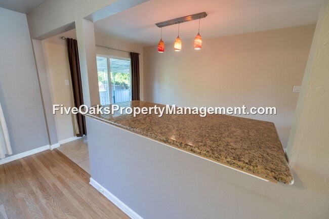 Building Photo - 102 Grenoble Way