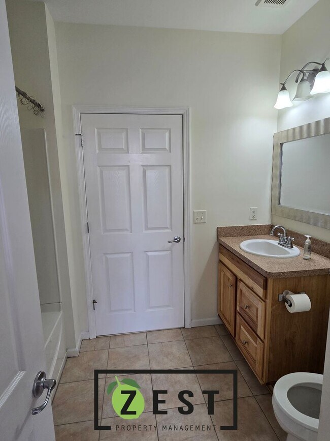 Building Photo - OPEN HOUSE- 5/6! 4PM-430PM! First floor 2 Bed 2 Bath Condo with tons of amenities!