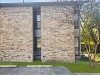 Building Photo - 304 Manuel Dr