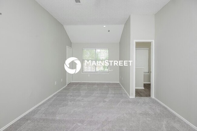 Building Photo - 4 Bedroom Pet-Friendly Home in Grand Prairie, TX with Main Street Renewal