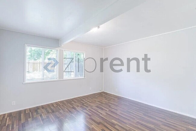 Building Photo - 709 Adeline Pl
