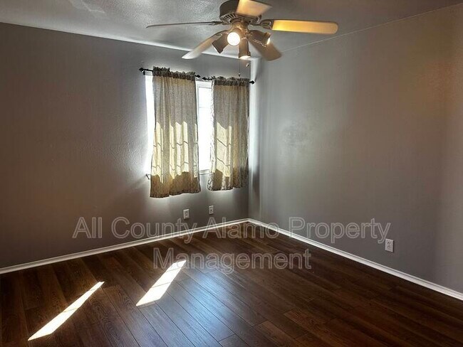 Building Photo - 312 Silver Wing