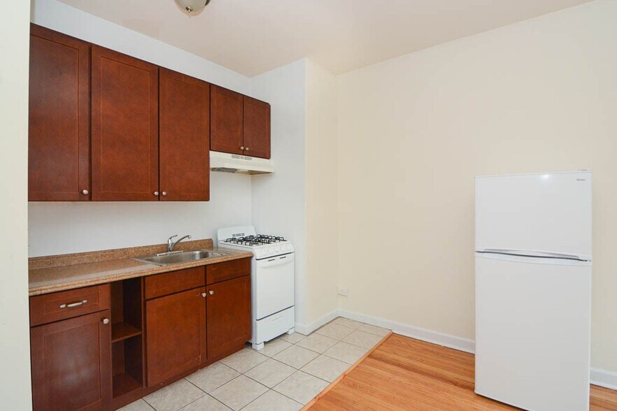 Building Photo - 2737 N Spaulding Ave