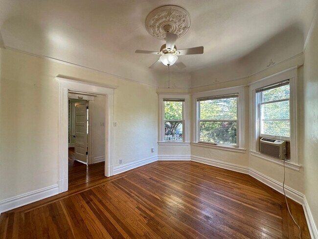 Building Photo - Upstairs 2 Bedroom - Near UCD Med Center