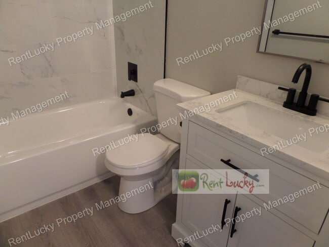 Building Photo - Fully Remodeled & GORGEOUS 2-Bedroom Unit ...