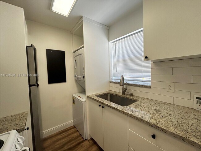 Building Photo - 407 NW 11th Ave