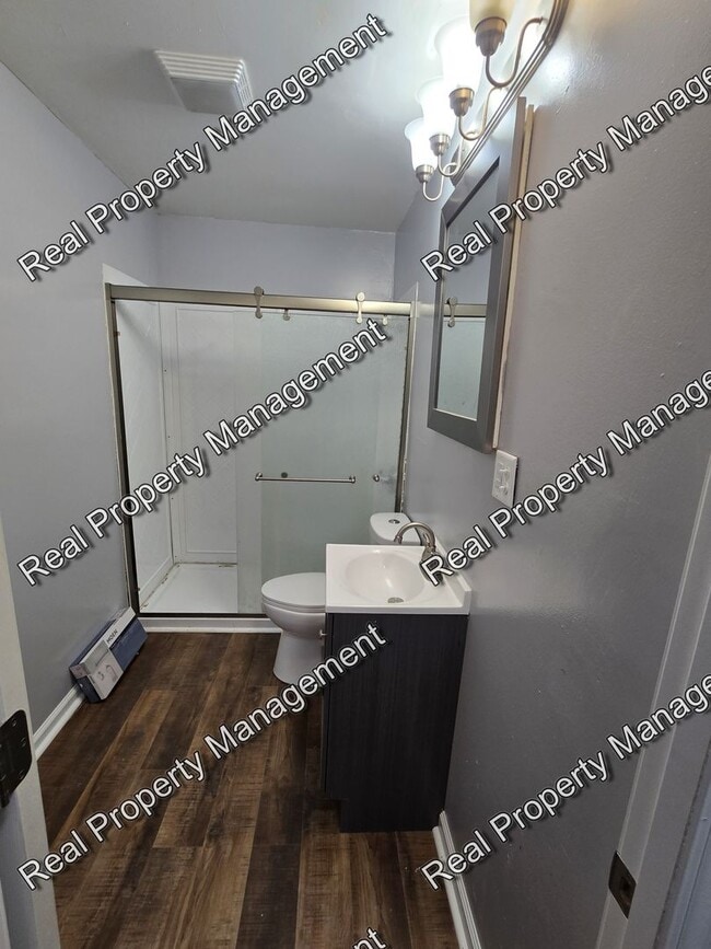 Building Photo - Updated Three Bedroom Ranch