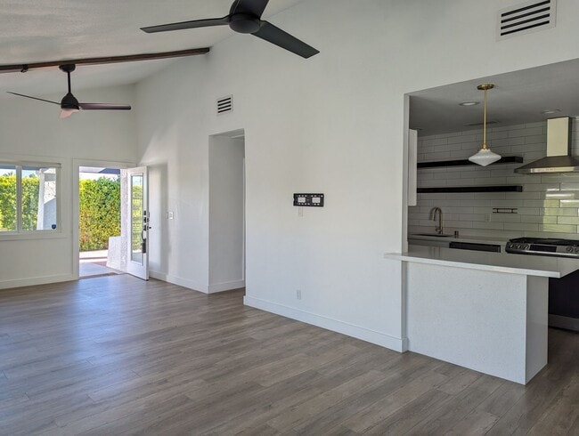 Building Photo - Beautiful Three Bedroom