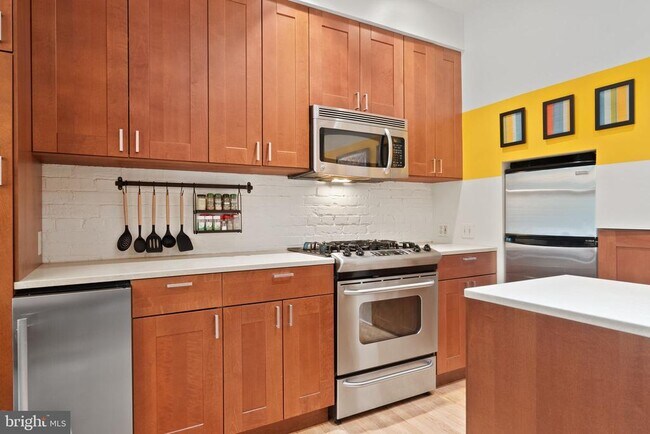 Building Photo - 1126 G St NE