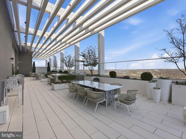 Building Photo - 1781 N Pierce St