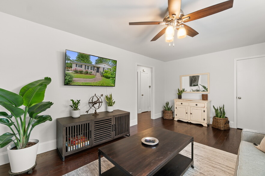 Building Photo - 1825 Windham Pl