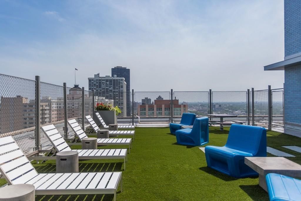 Building Photo - 5650 N Sheridan Rd