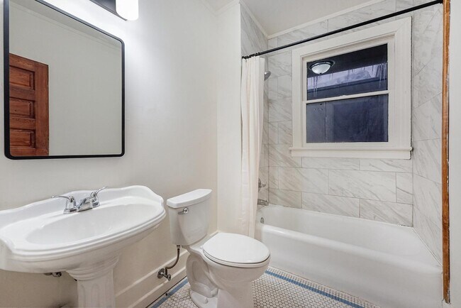 Building Photo - 572 Madison Ave SE