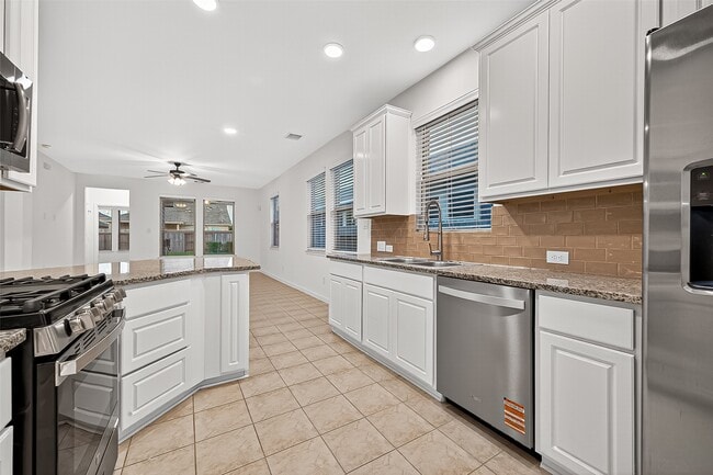Building Photo - 7927 Tindarey Maple Trace