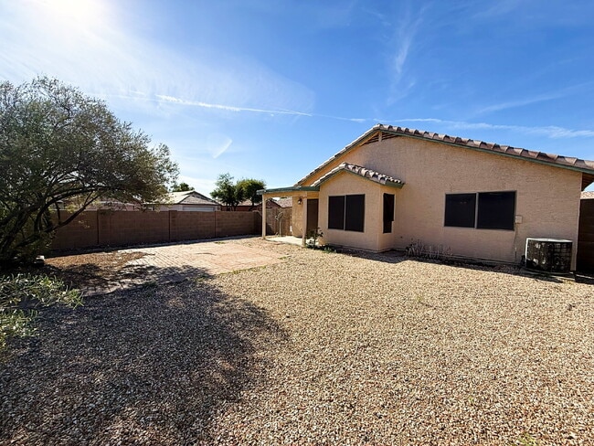 Building Photo - Well-maintained single-story home in the desirable Ashton Ranch community of Surprise.