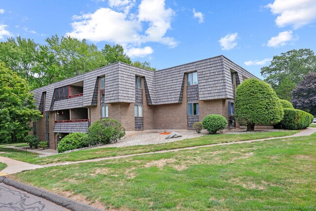 Building Photo - 85 Oxbow Dr