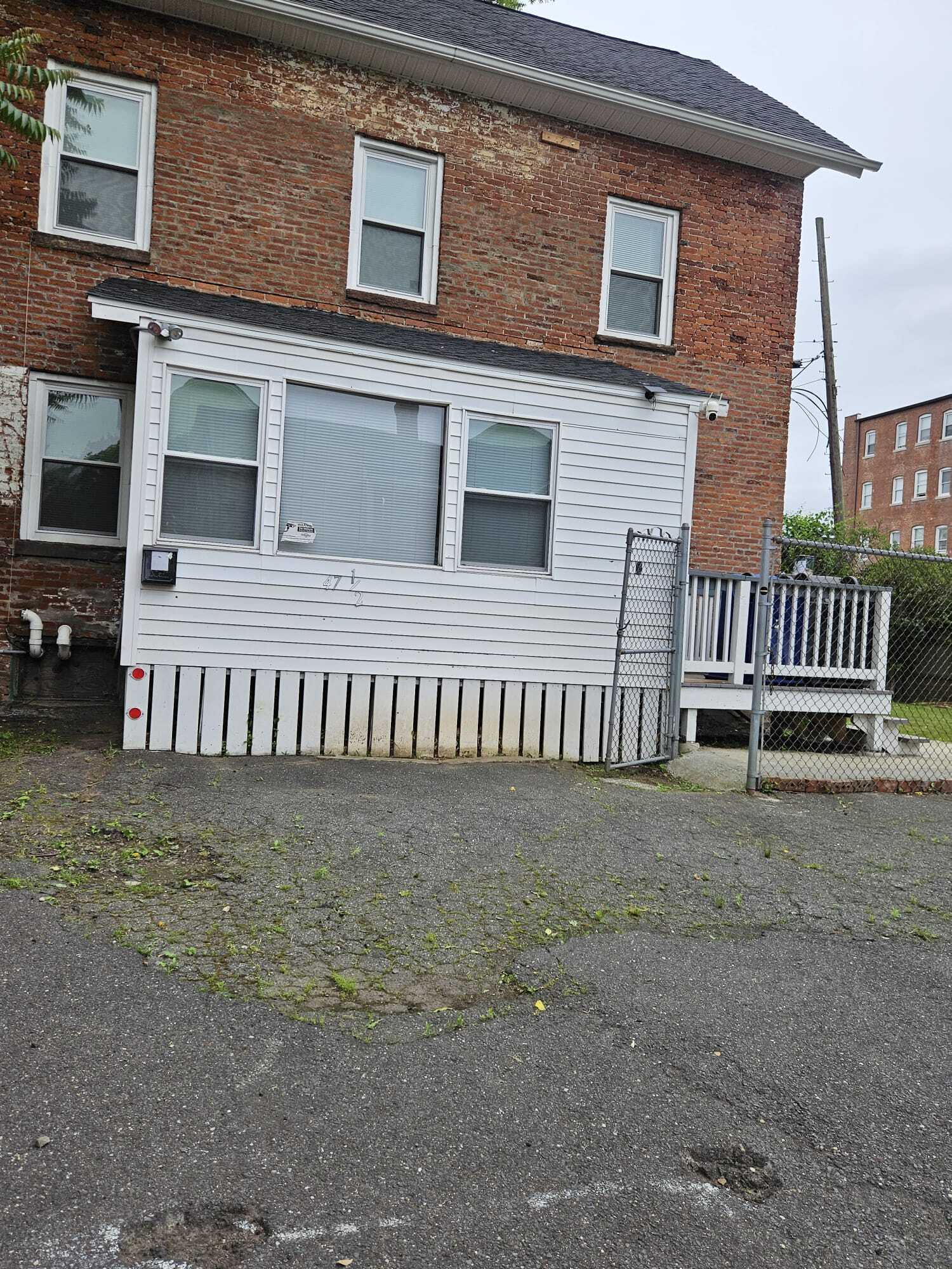 Building Photo - 47 1/2 Putnam St