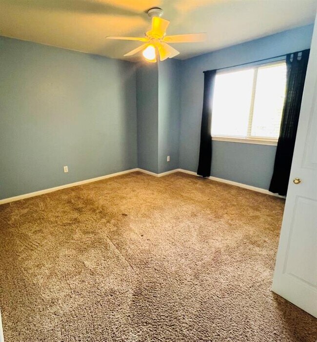 Building Photo - 3112 Burks Ln