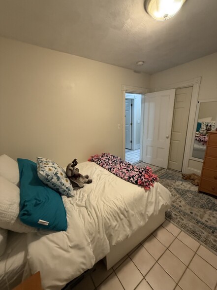 Building Photo - 190 L St