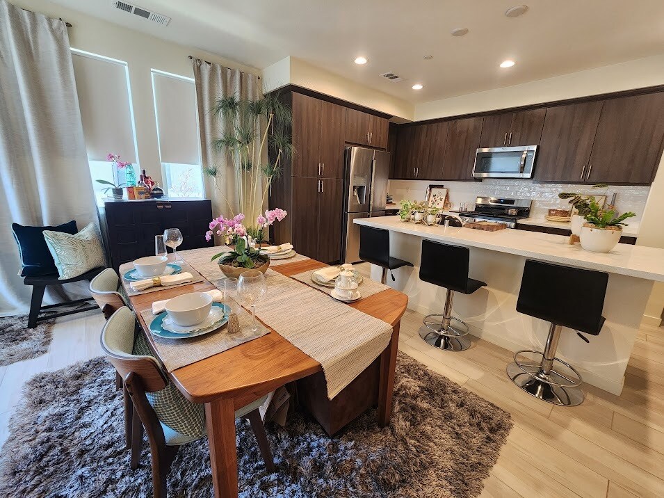 Dining/Kitchen - 2006 Foxtrot Loop