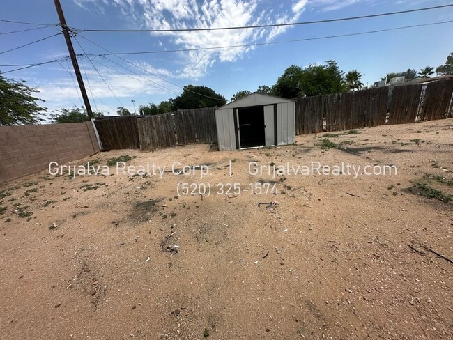 Building Photo - 3325 S Elson Ave