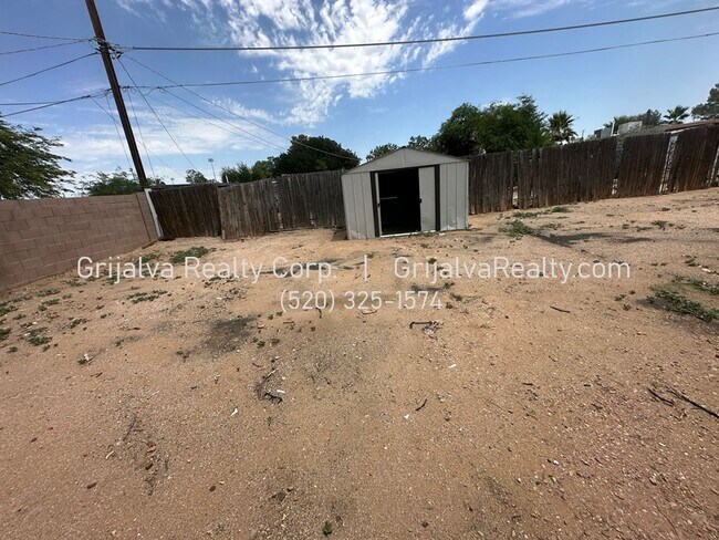 Building Photo - East Side 5 Bedroom, 2 Bath House for Rent (Stella/Kolb)