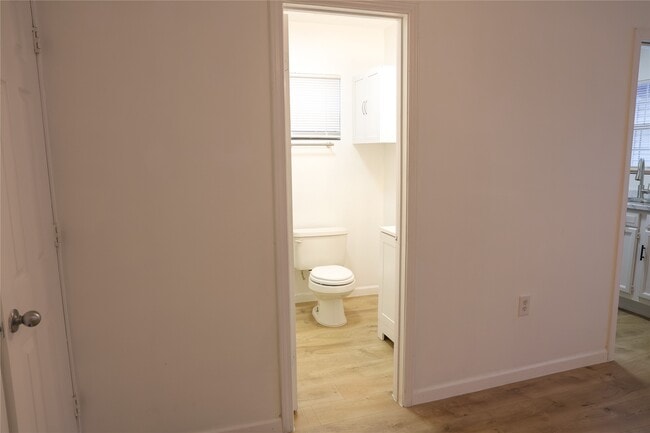 Building Photo - 10 Jenkins St