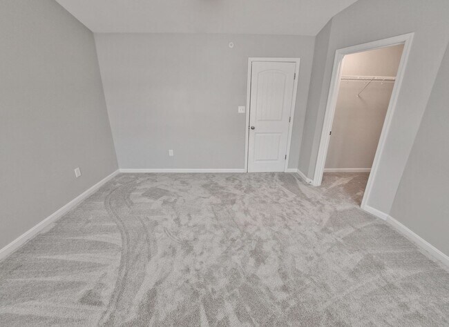 Building Photo - 3 Bed / 2-1/2 Bath  Single Family Town Home w/Attached1 Car Garage