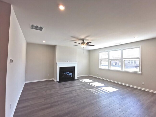 Building Photo - 3328 Hidden Valley Cir