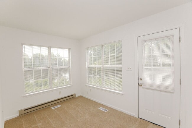 Building Photo - Beautiful Lake Home Rental in Norfolk!
