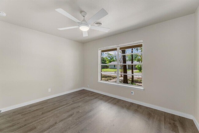 Building Photo - 5302 Robinsdale Ln