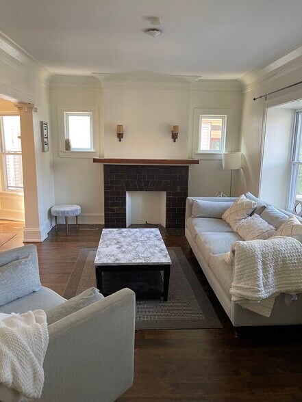 Building Photo - 2830 N Frederick Ave