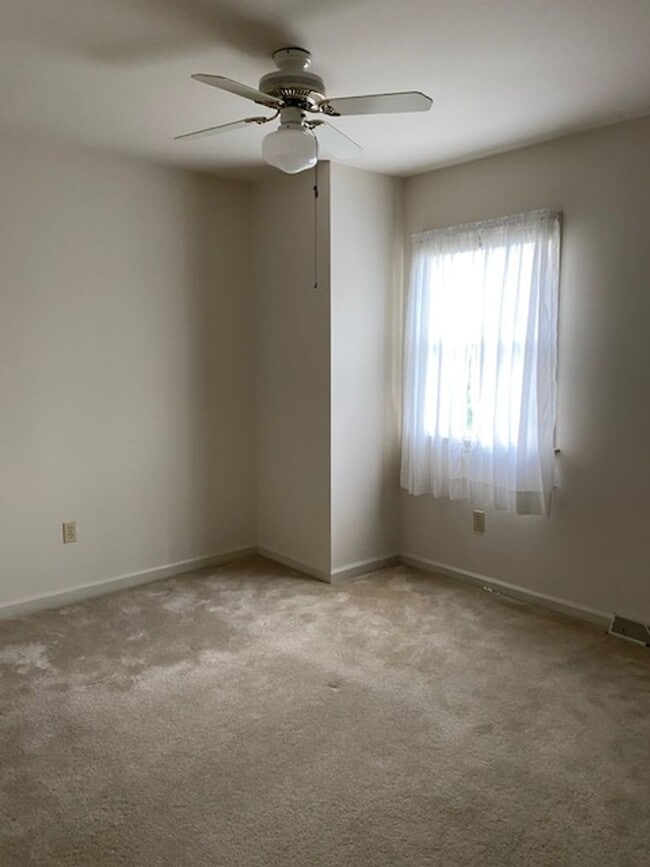 Building Photo - 3 bedroom 4 bathroom home in Lancaster tow...