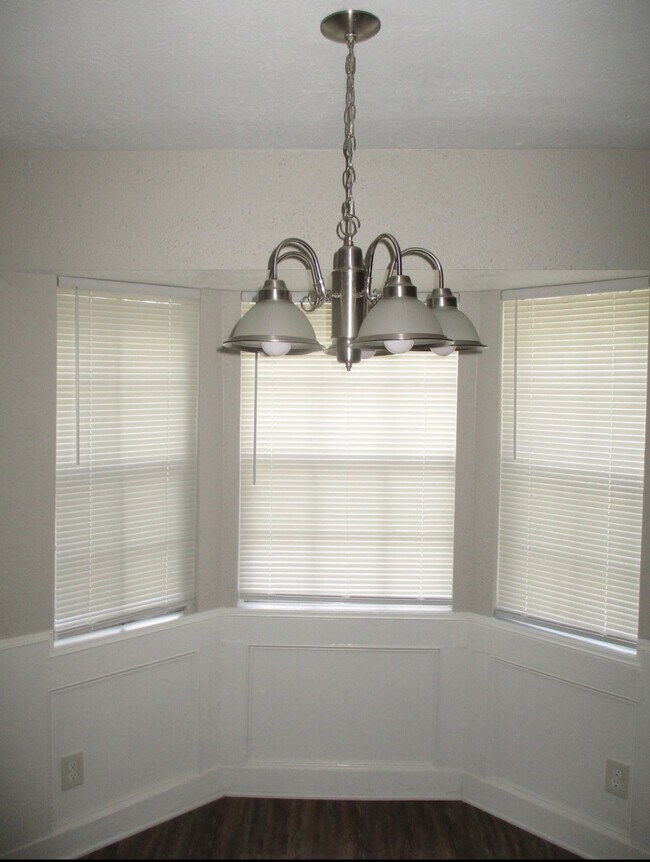 Building Photo - 2921 Roseheath Ln