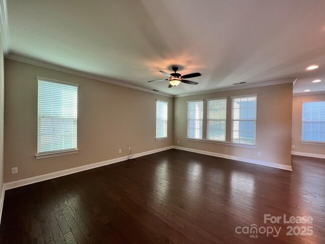 Building Photo - 15531 Laverack Ln