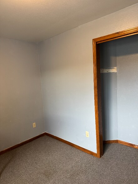 Building Photo - 3850 N Shore Dr