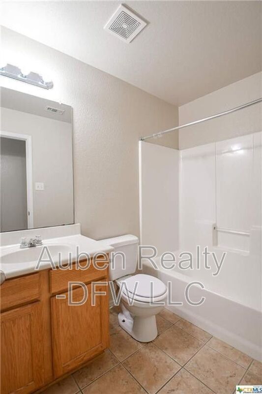 Building Photo - 1102 Leah Dr