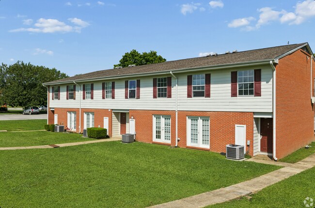 Building Photo - Beautiful, Fully Renovated 3 Bed / 1 Bath Apartment!