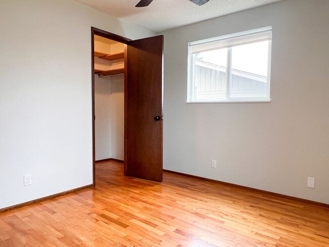 Building Photo - 4BD/2BA SUBURBAN HOME IN COBURG