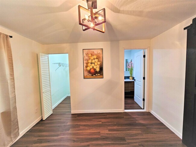 Building Photo - 261 6th Ct SW