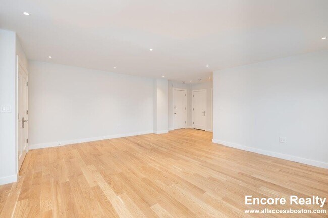 Building Photo - 123 Highland Ave