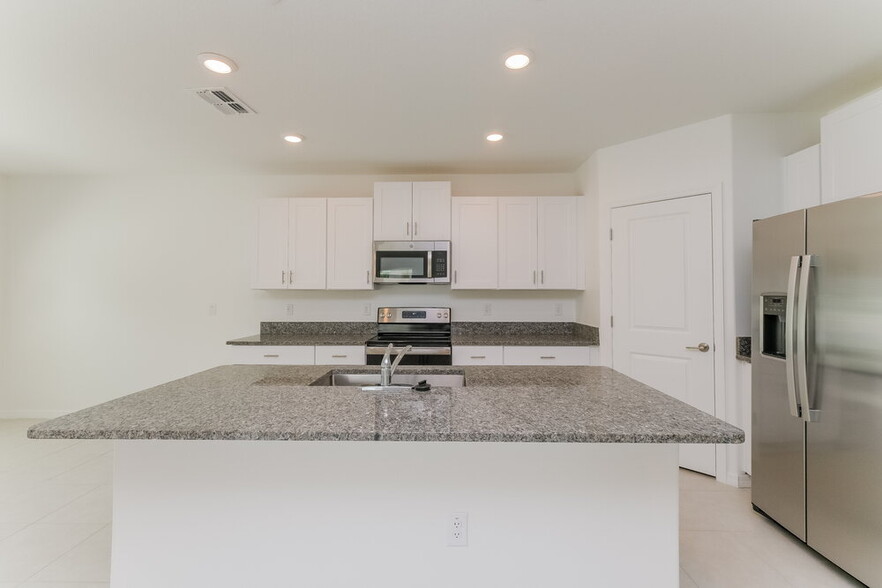 Building Photo - 7337 Spring Snowflake Ave