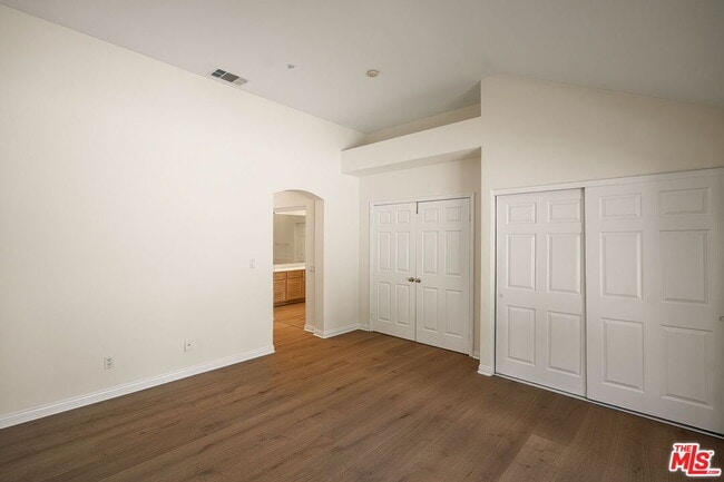 Building Photo - 604 Palisades Dr