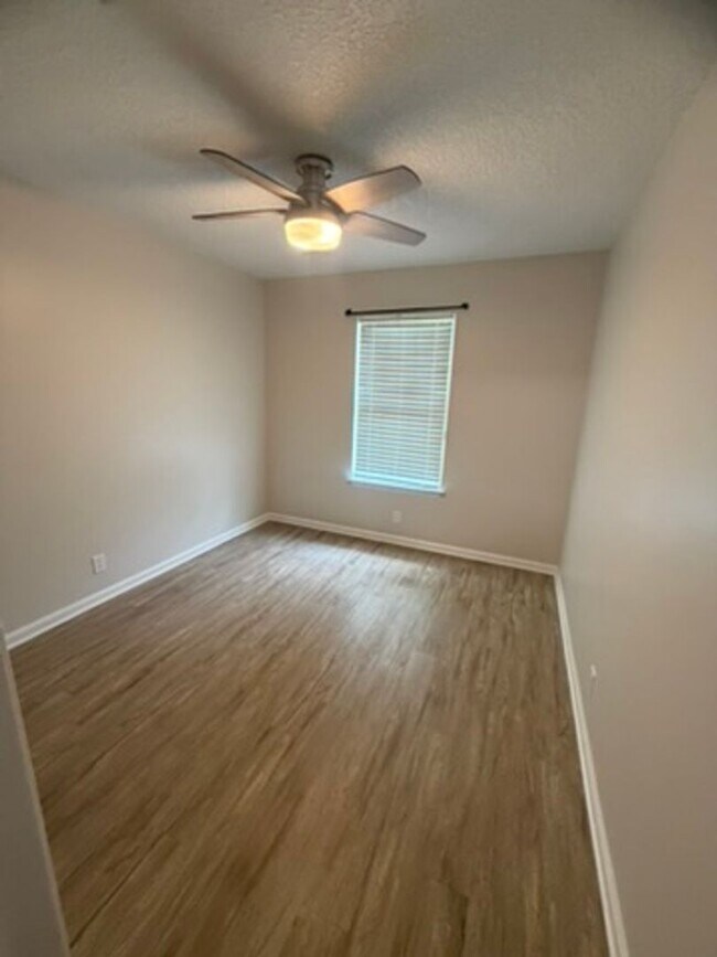 Building Photo - 104 Shearman Way