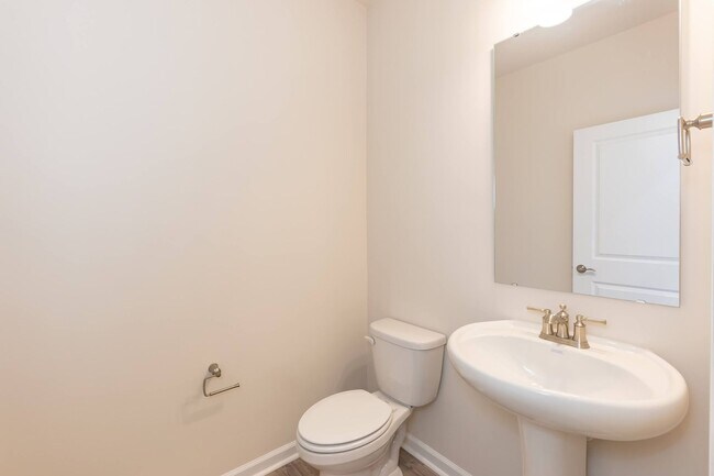 Building Photo - Three Bedroom Home!