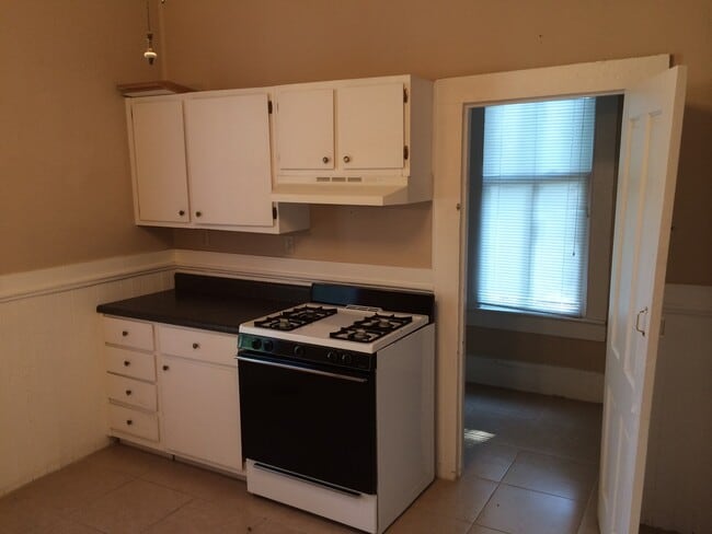 Building Photo - 3 bedroom, 2 bath Historic Home Near Downt...